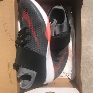 Nike Air Zoom Strong NWT🔥